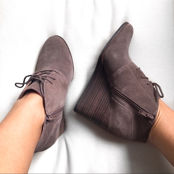 🆕 LUCKY BRAND TAUPE GREY WEDGE BOOTIES! - Picture 1 of 6